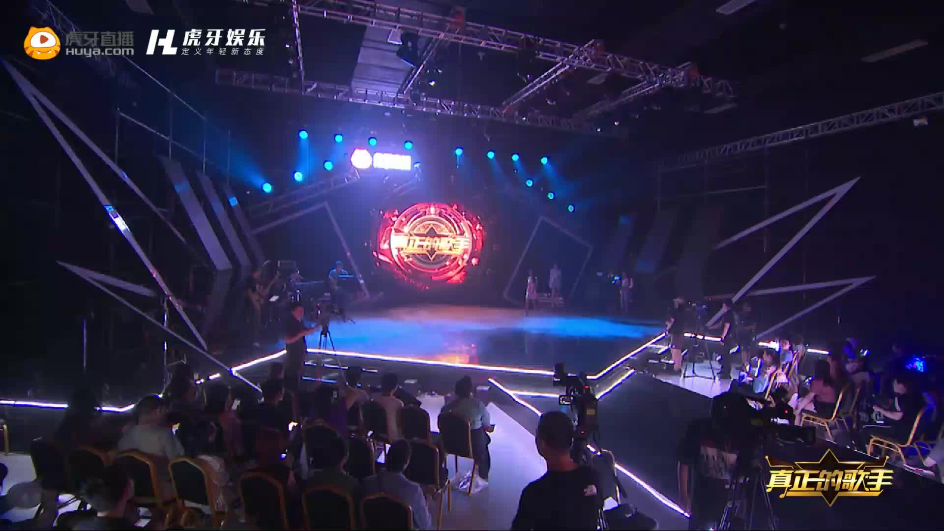 筱倩、朱天天《我们俩》：两个小清新的声音的默契配合，好像棉花糖一般，Q弹Q弹，又柔软可口，甜甜的。