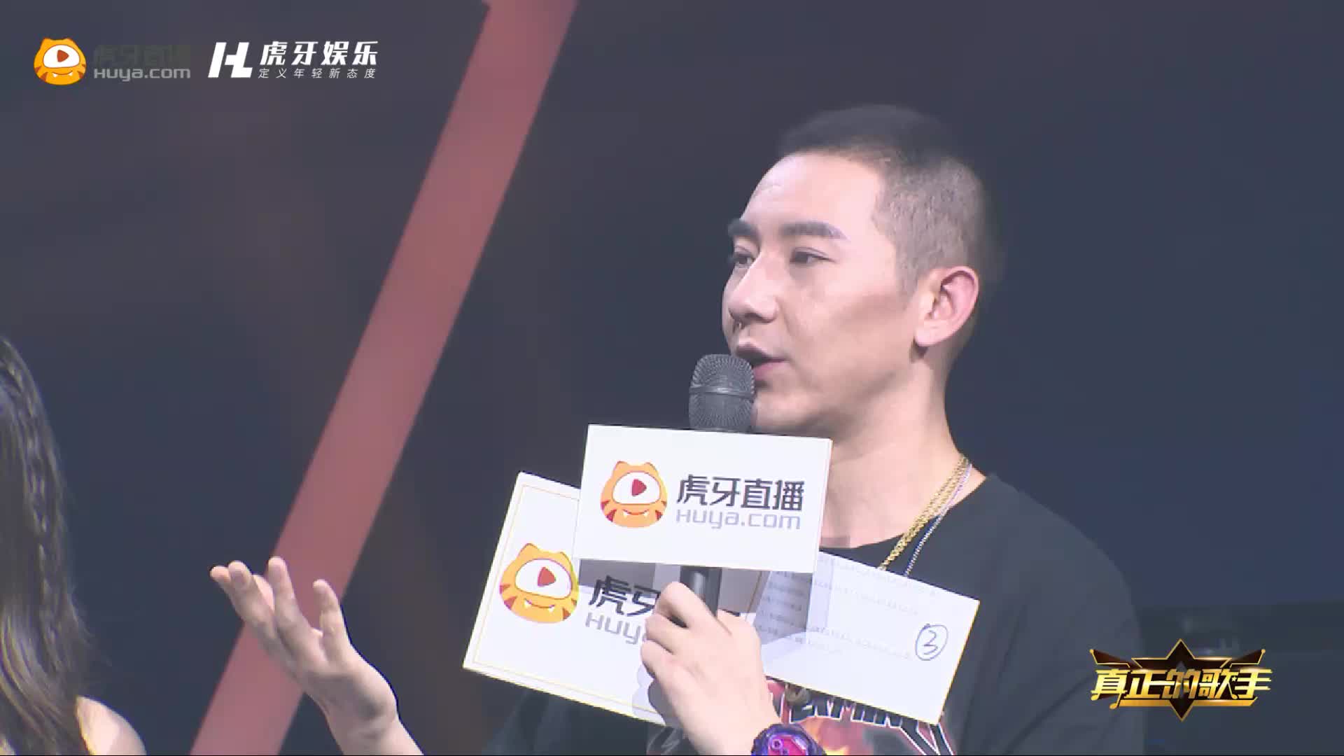 唱跳rap男神齐浩然惊现超强篮球才艺秀，帅到爆炸！