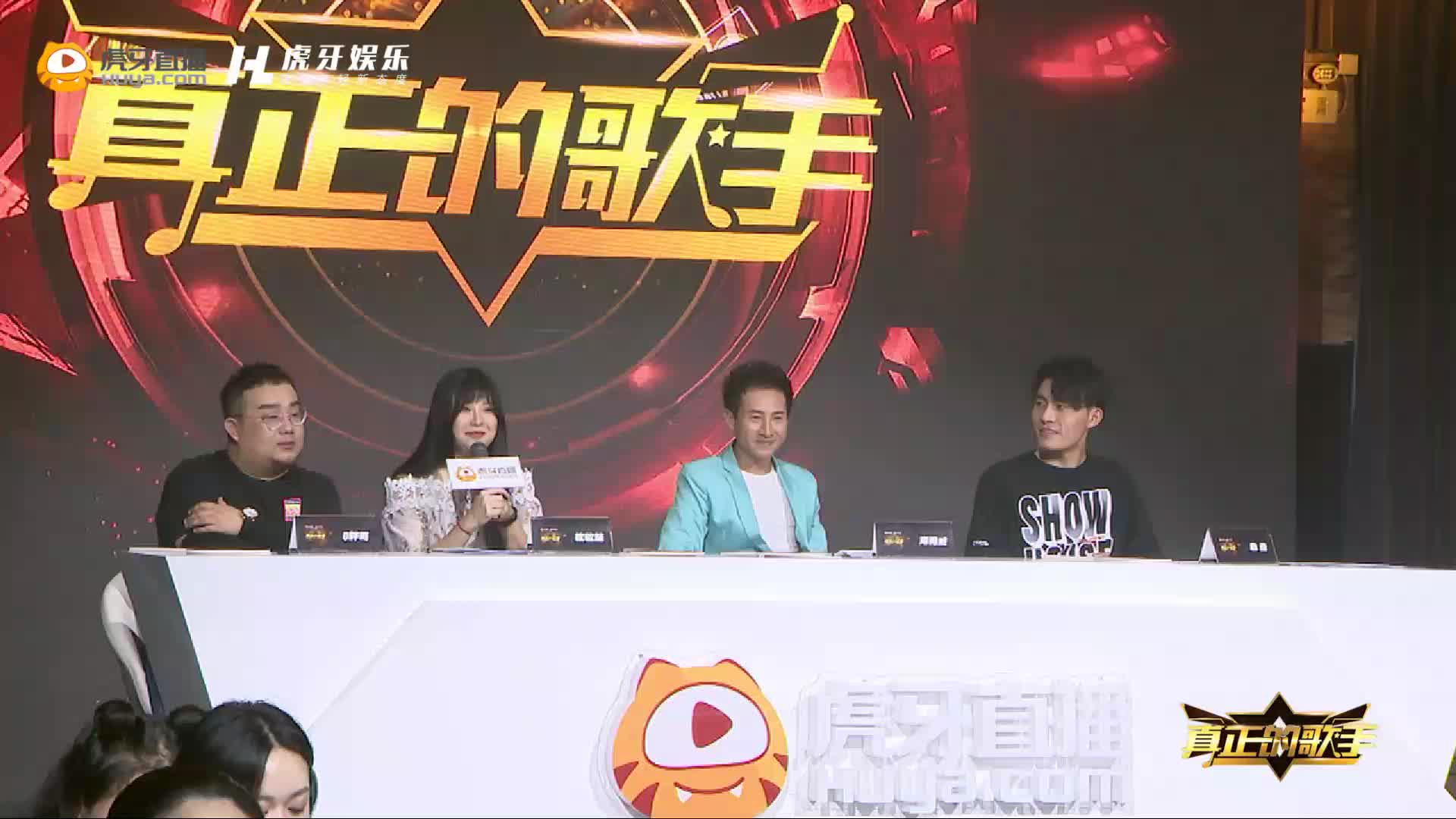 丸子介绍《广寒宫》是自己的单曲，也是抖音上热曲。被抖音红人软软妹肯定。