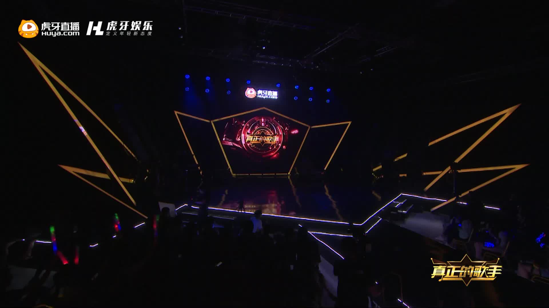 打铁《去大理》：  如果对生活不满意，可以一路向西去大理。