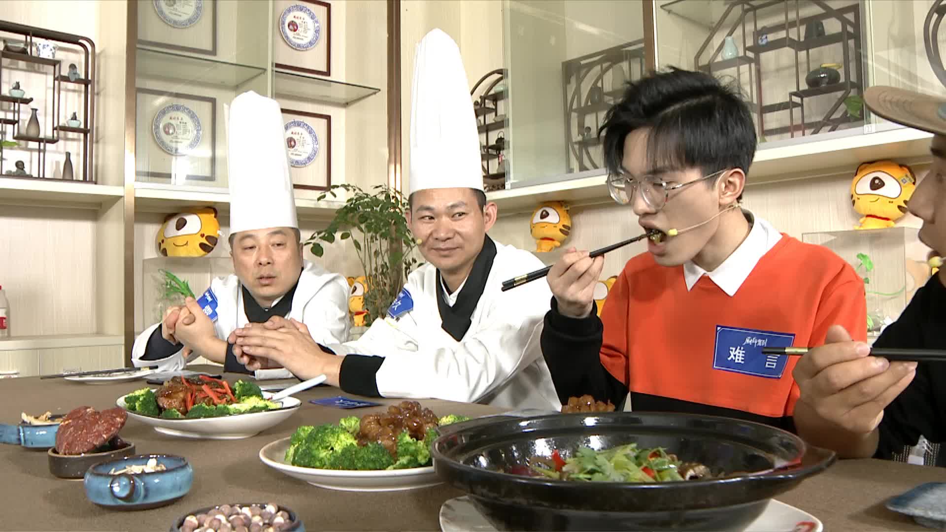 难言野食小哥挑战红烧鳄鱼掌《厨神驾到》