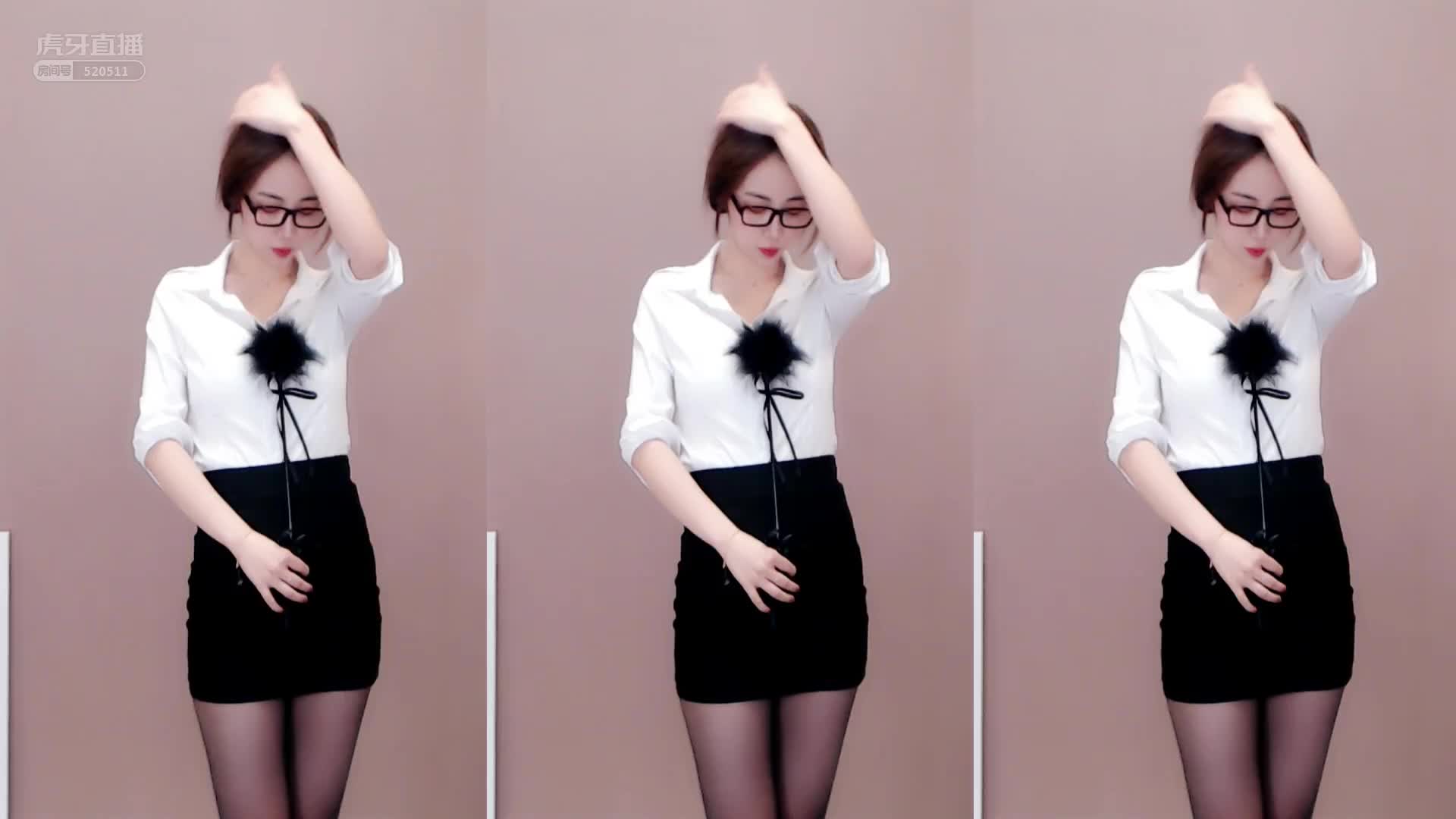 幼夏丶511【天使】：真的超性感，有种朦胧美