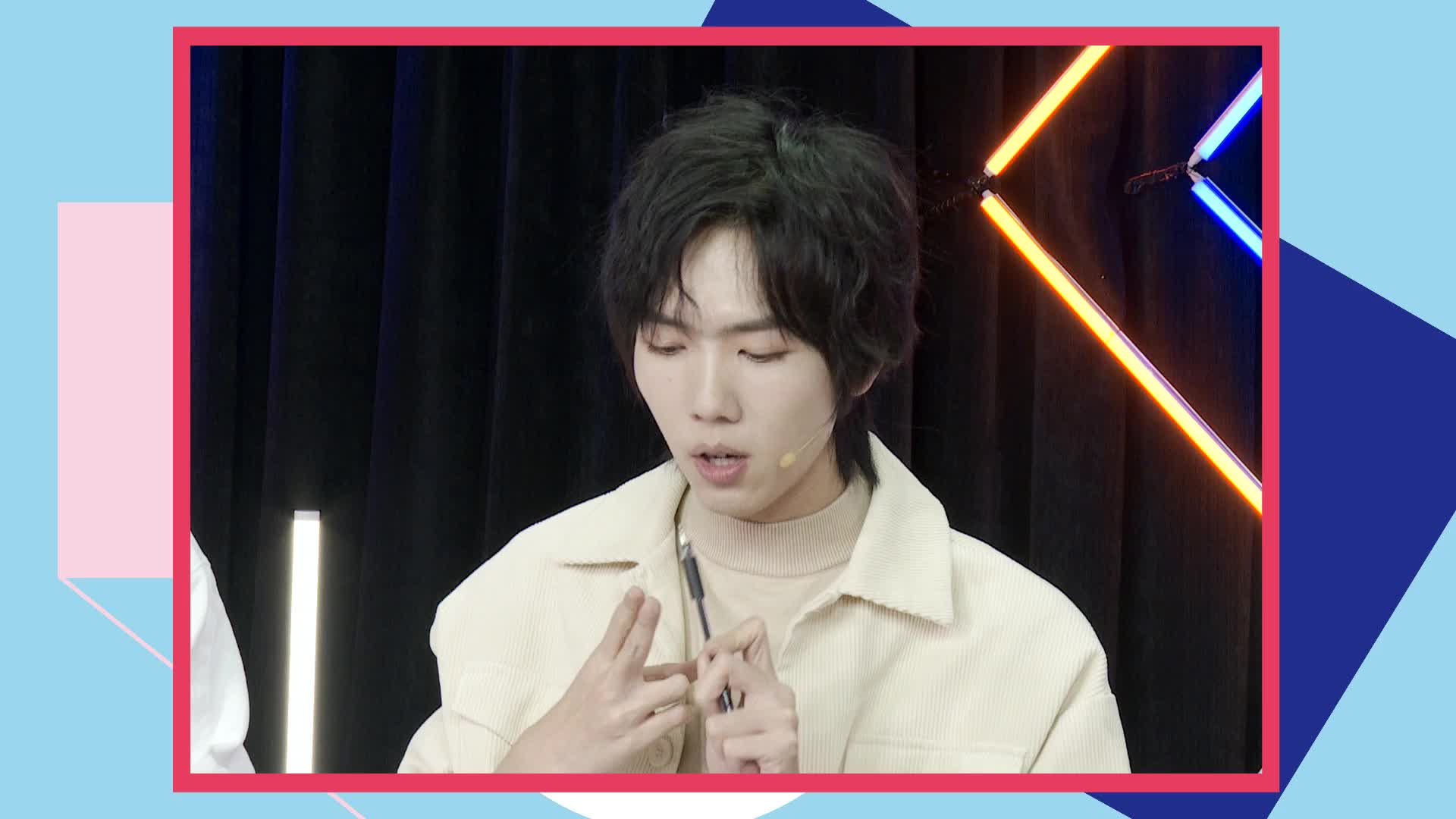 艺考小鲜肉大秀特色民族乐器