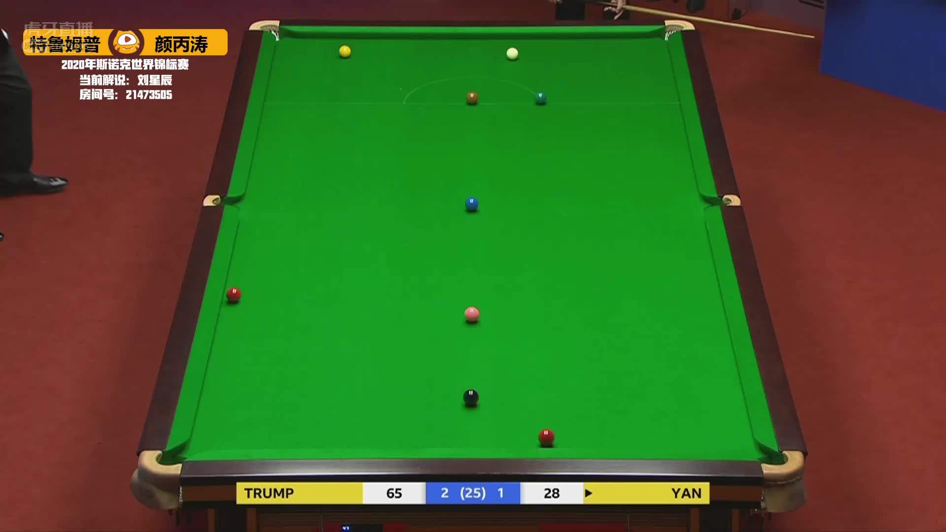 颜丙涛解球失败默默挠头，引来小特偷笑围观？