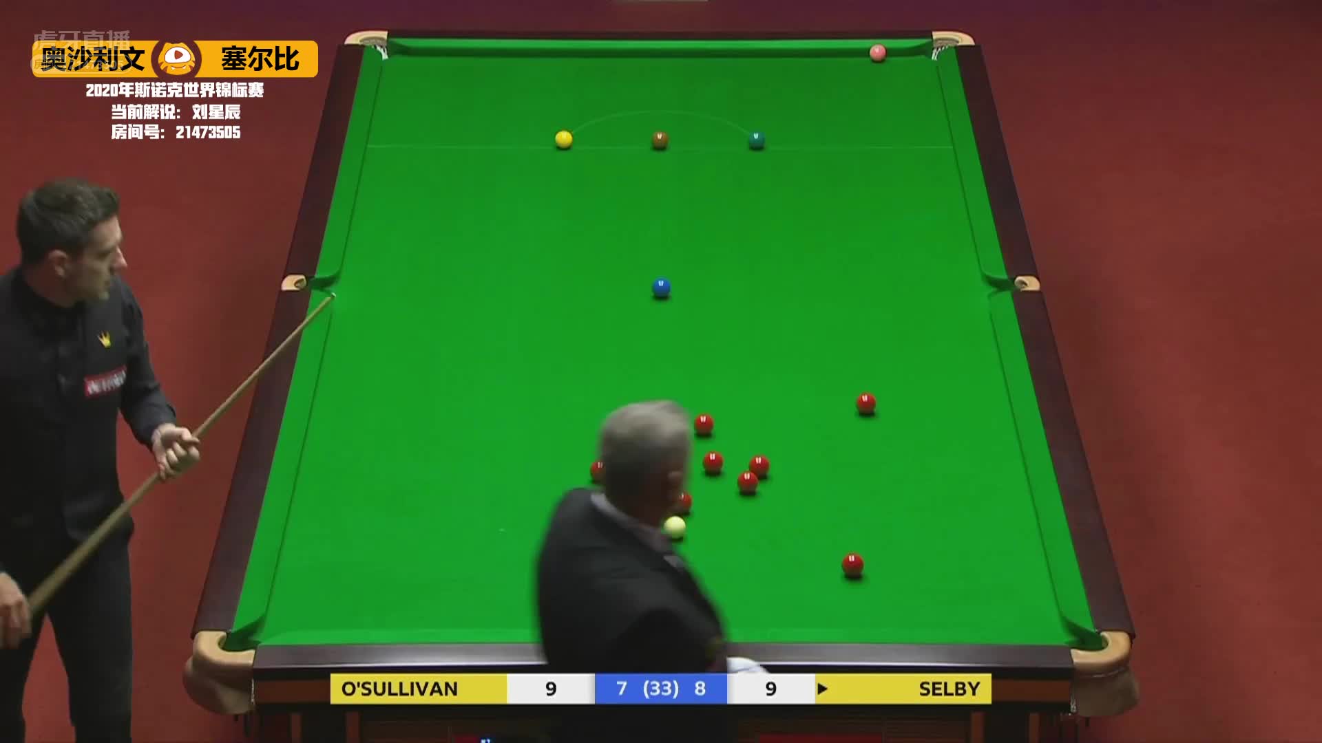 摄像机给发火锤球桌的火老师手部特写#斯诺克世锦赛#