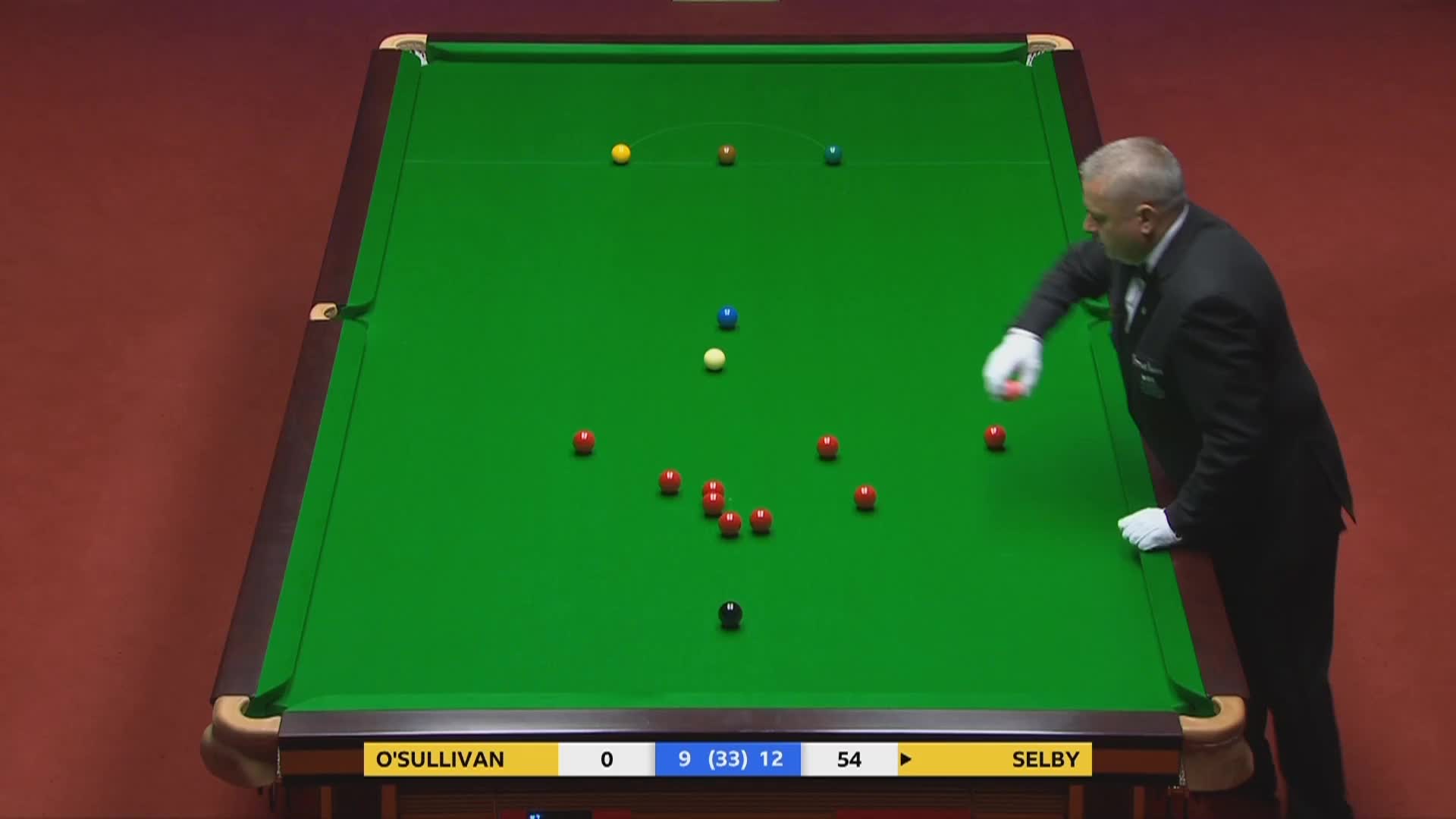 面对磨王塞尔比，火老师手感一般，失误后扁扁嘴