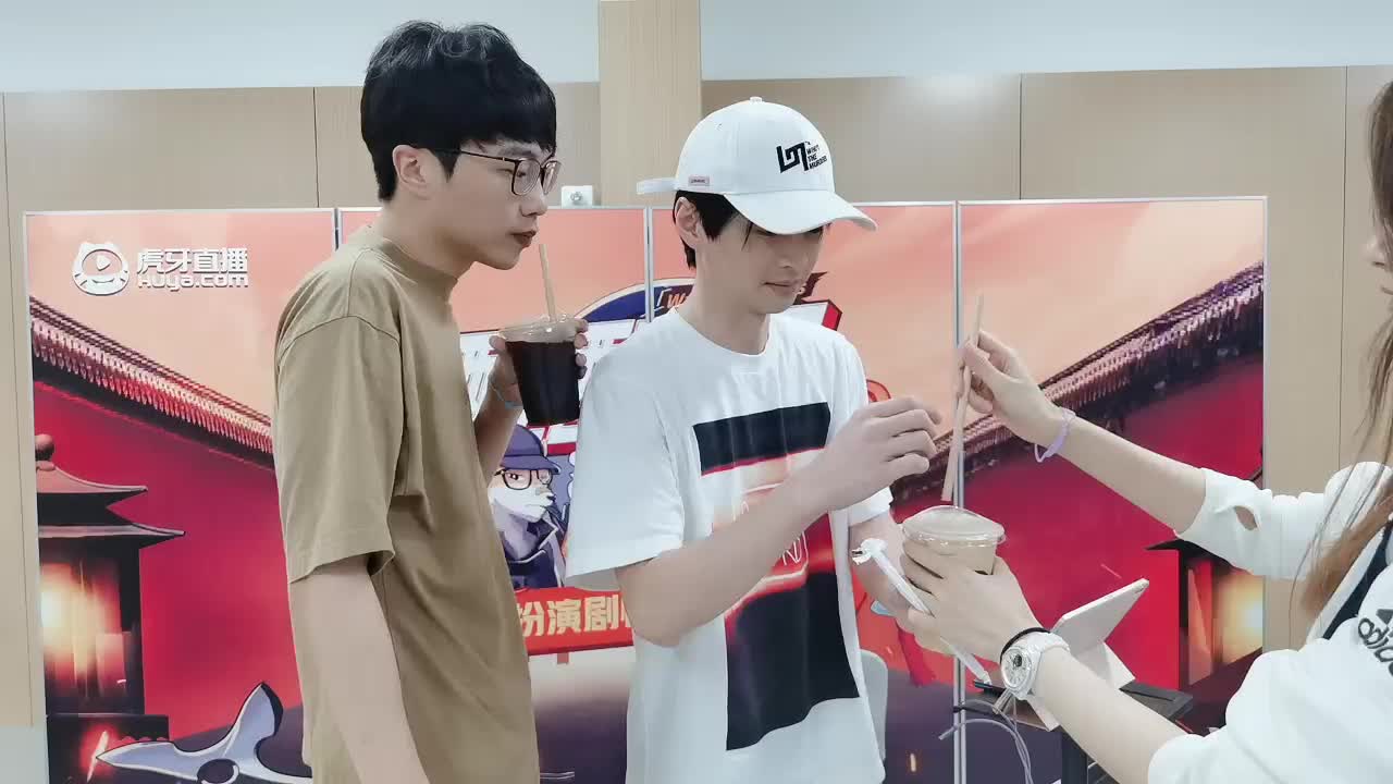 【回放】醒醒吧！废柴～教怂哥跳舞！