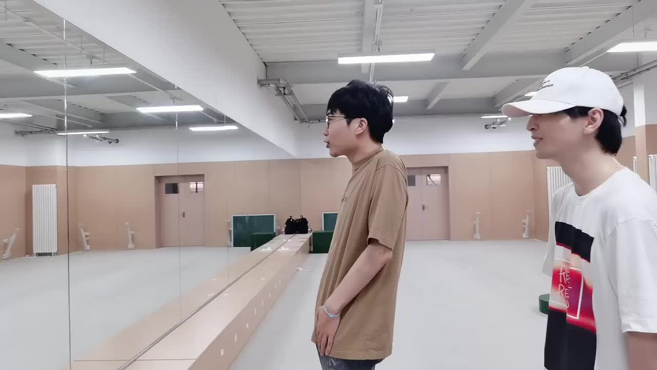 小怂：能教点好妹妹一看好哥哥还能跳舞的动作吗