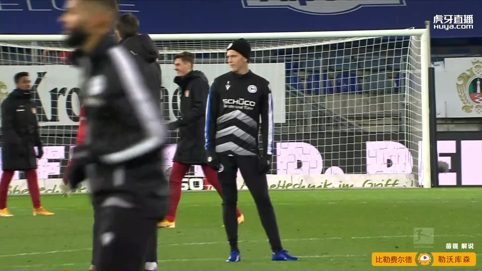 德甲现场怎么火光熊熊？太冷了烧点柴取暖吧