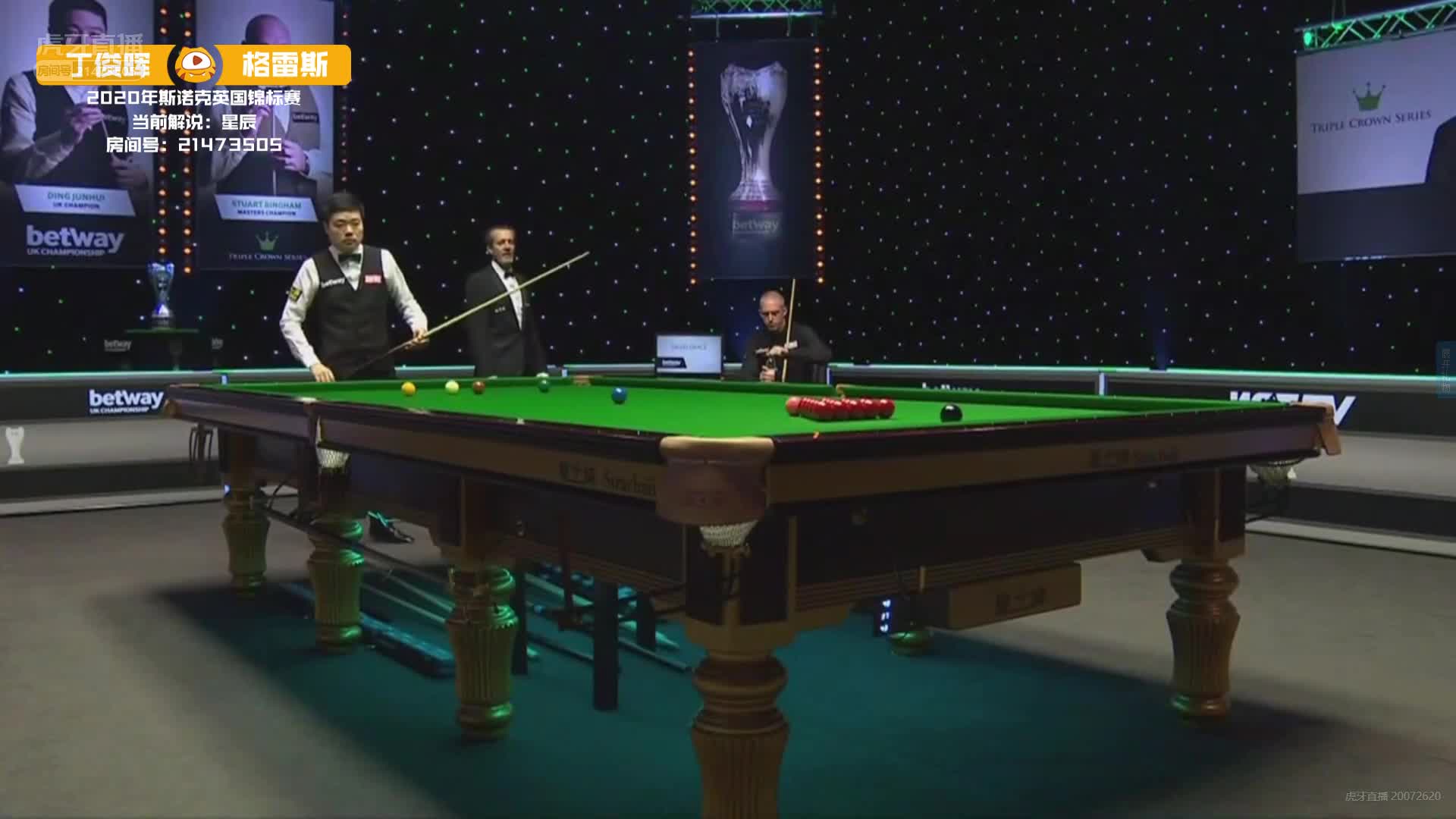 丁俊晖白球逼近袋口差点翻袋