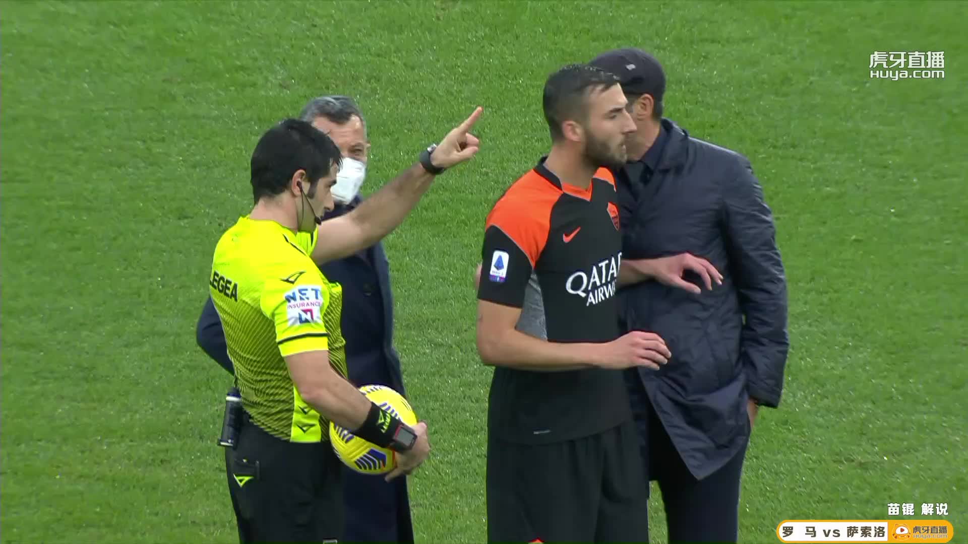 红牌！罗马主教练丰塞卡不满裁判 前去理论被红牌罚出场
