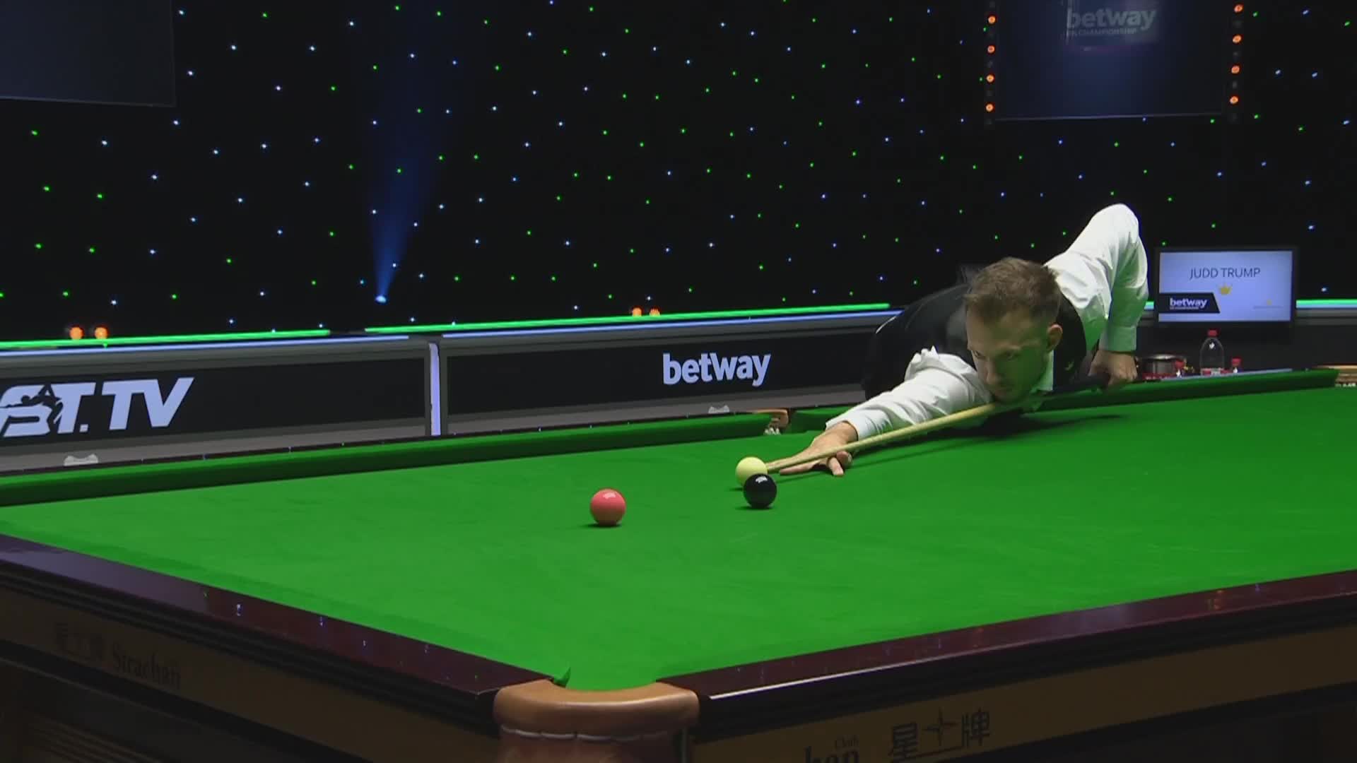 小特打丢关键球