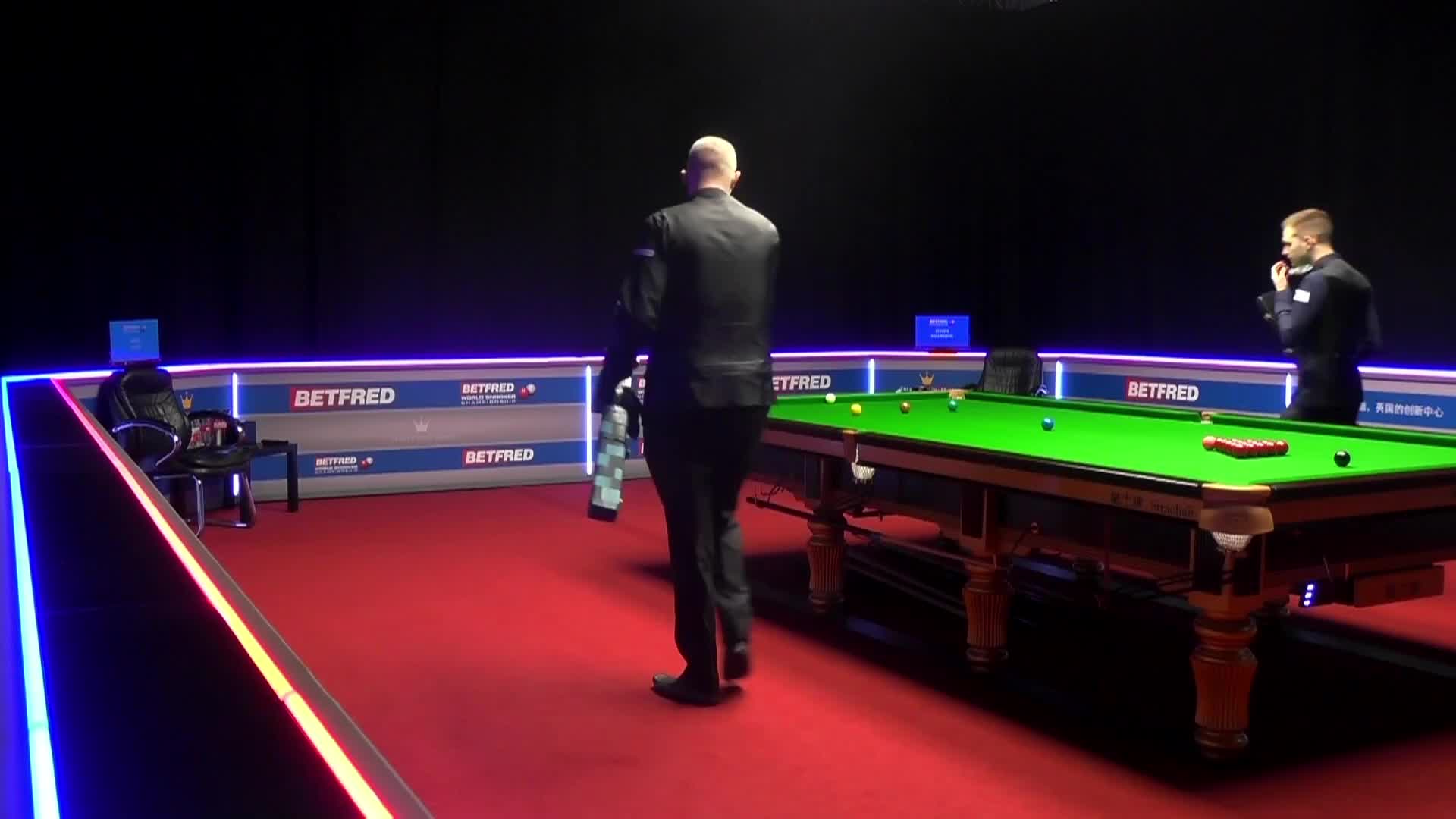 大卫·格雷斯VS霍尔沃斯 清流 斯诺克世锦赛资格赛上半场	