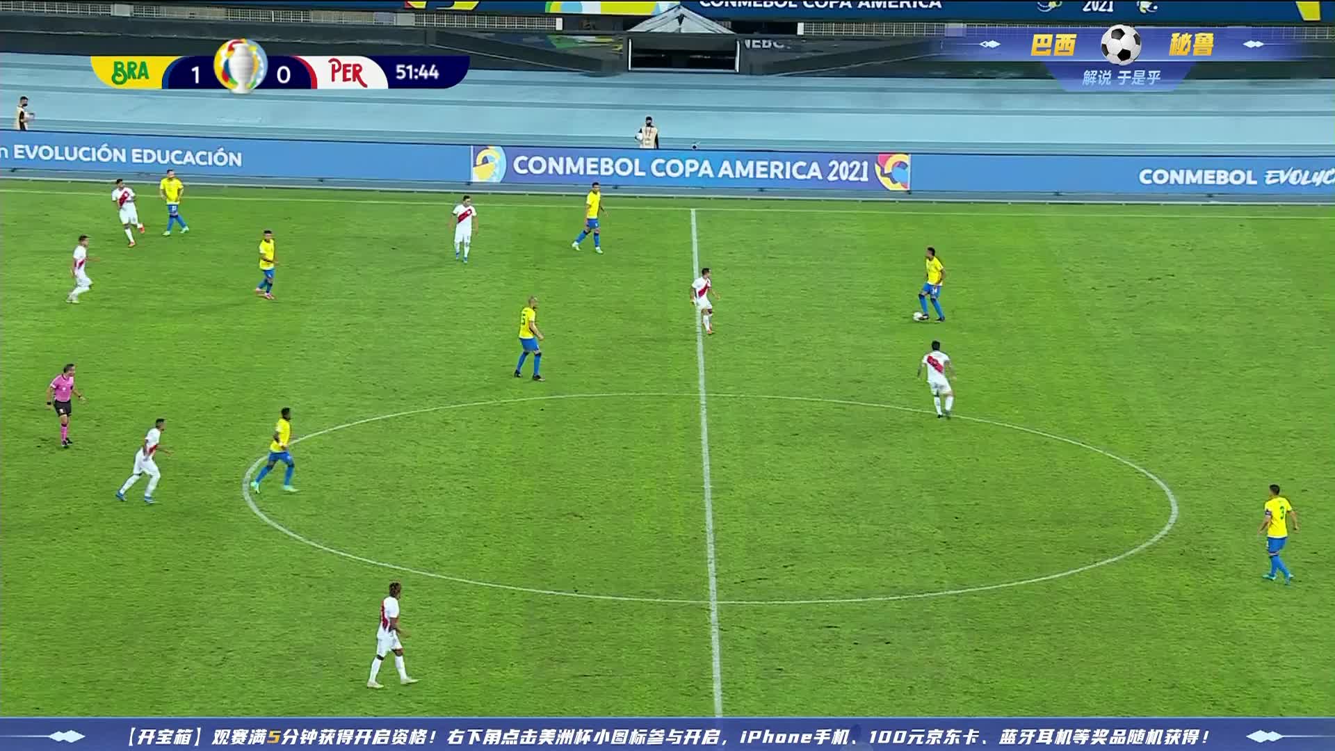 大力出奇迹？巴西队达尼洛跟上一脚爆杆 可惜球打偏了