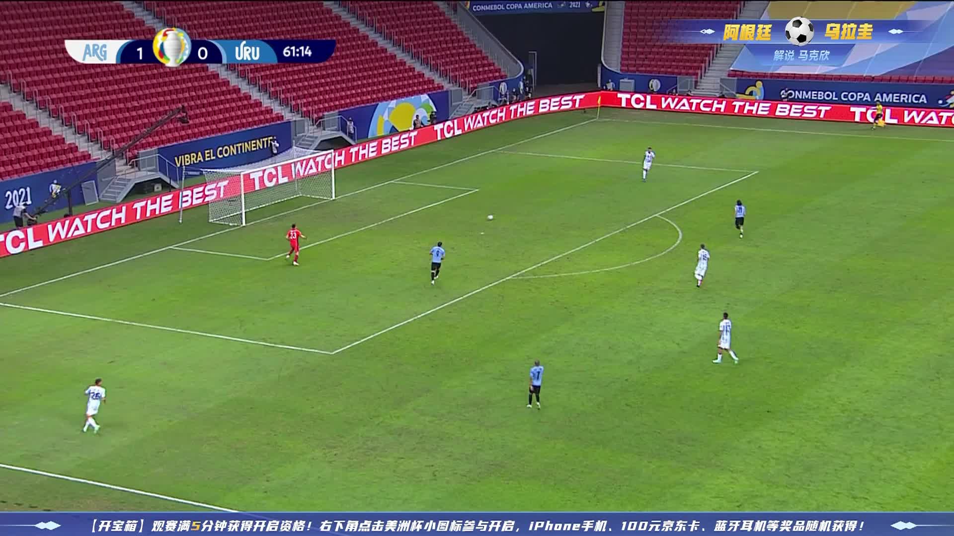 托雷拉拉背后抢球动作过大，被出示黄牌