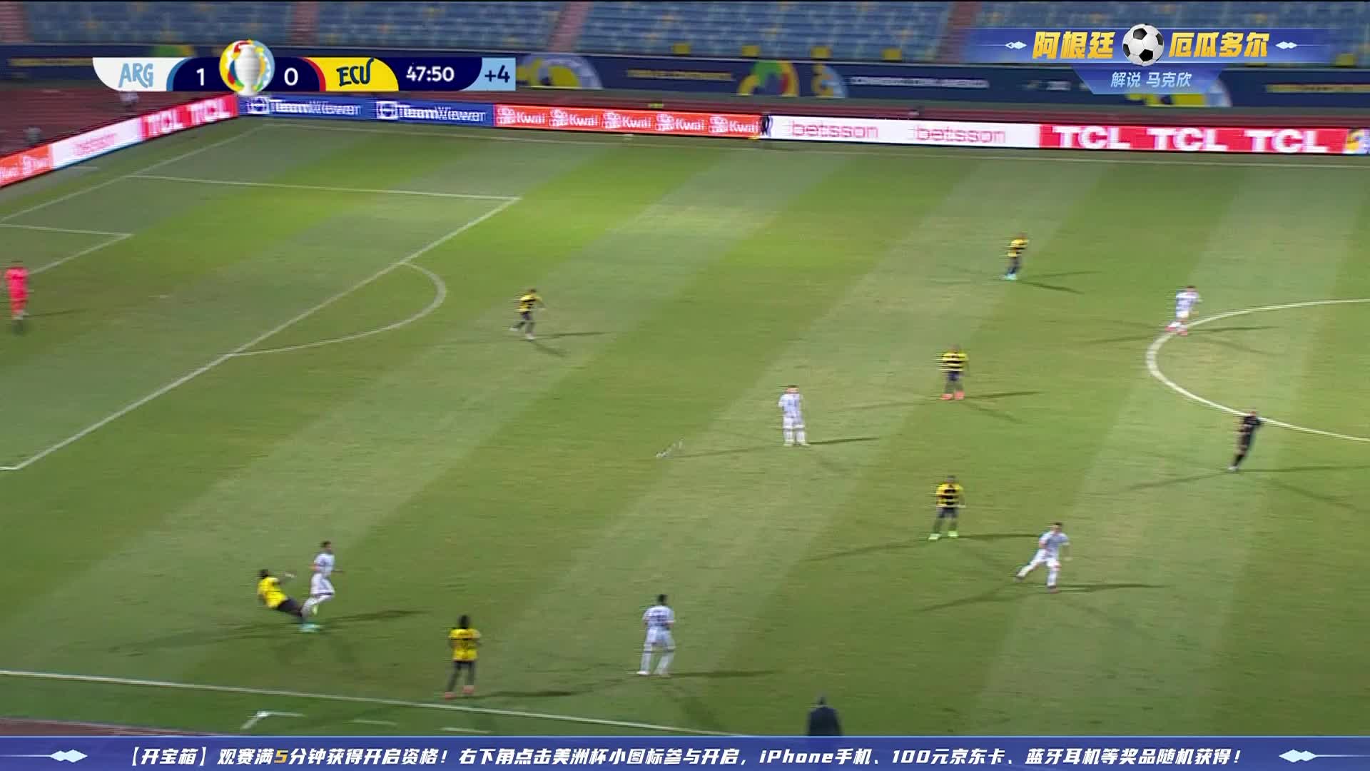 瓦伦西亚门前抢点，与球门差之毫厘