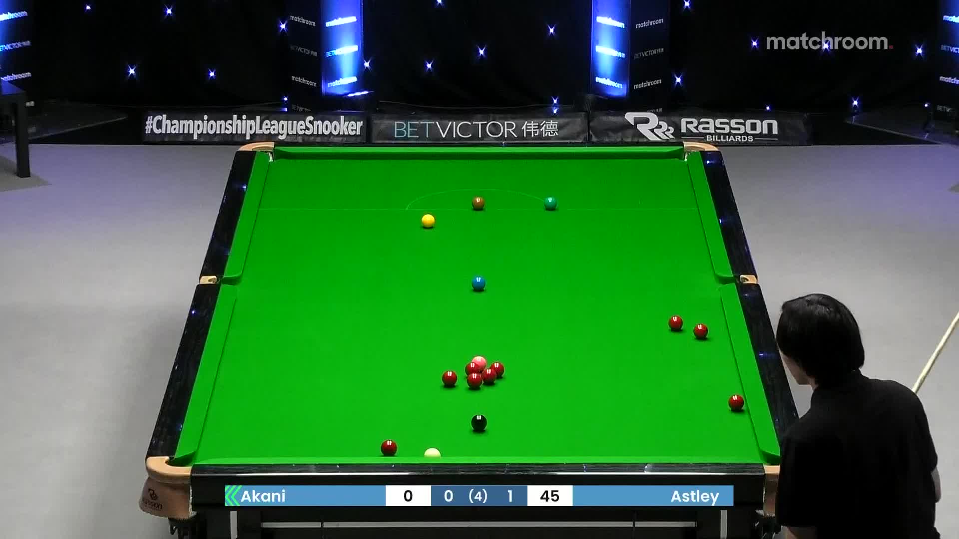 这个白球打得准，宋沙瓦失误使得白球落袋