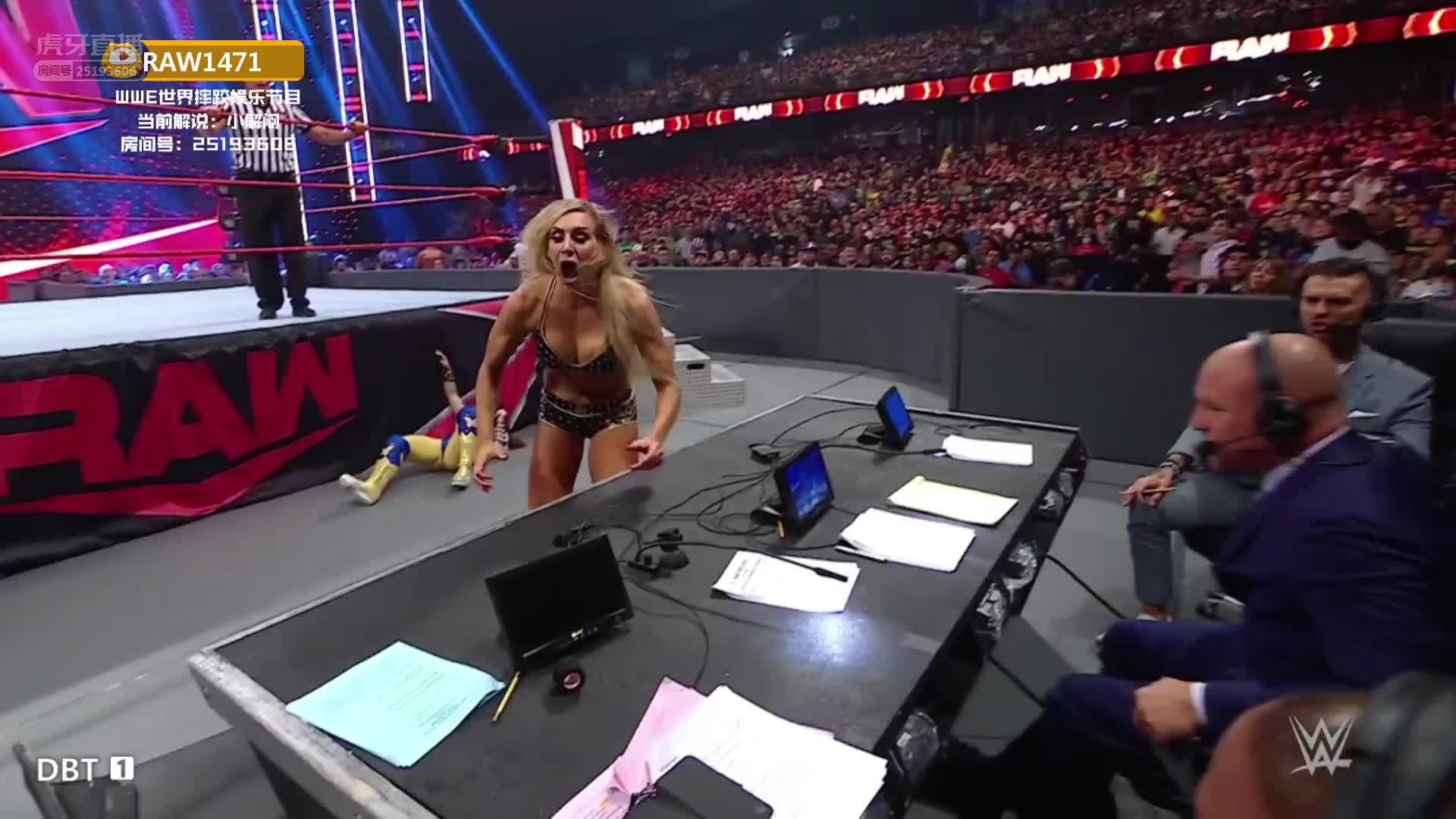 夏洛特拆解说台 暴揍女超人 两个女人急眼了
