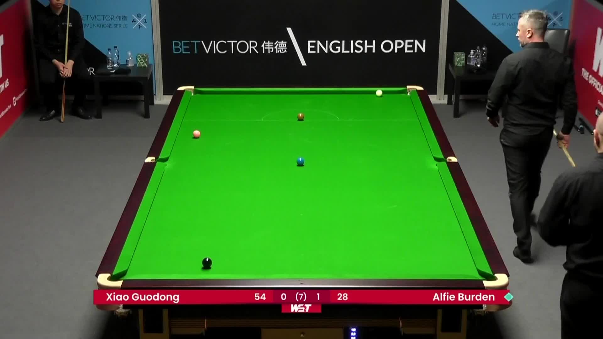 小露一手！伯顿精妙斯诺克难倒小果冻