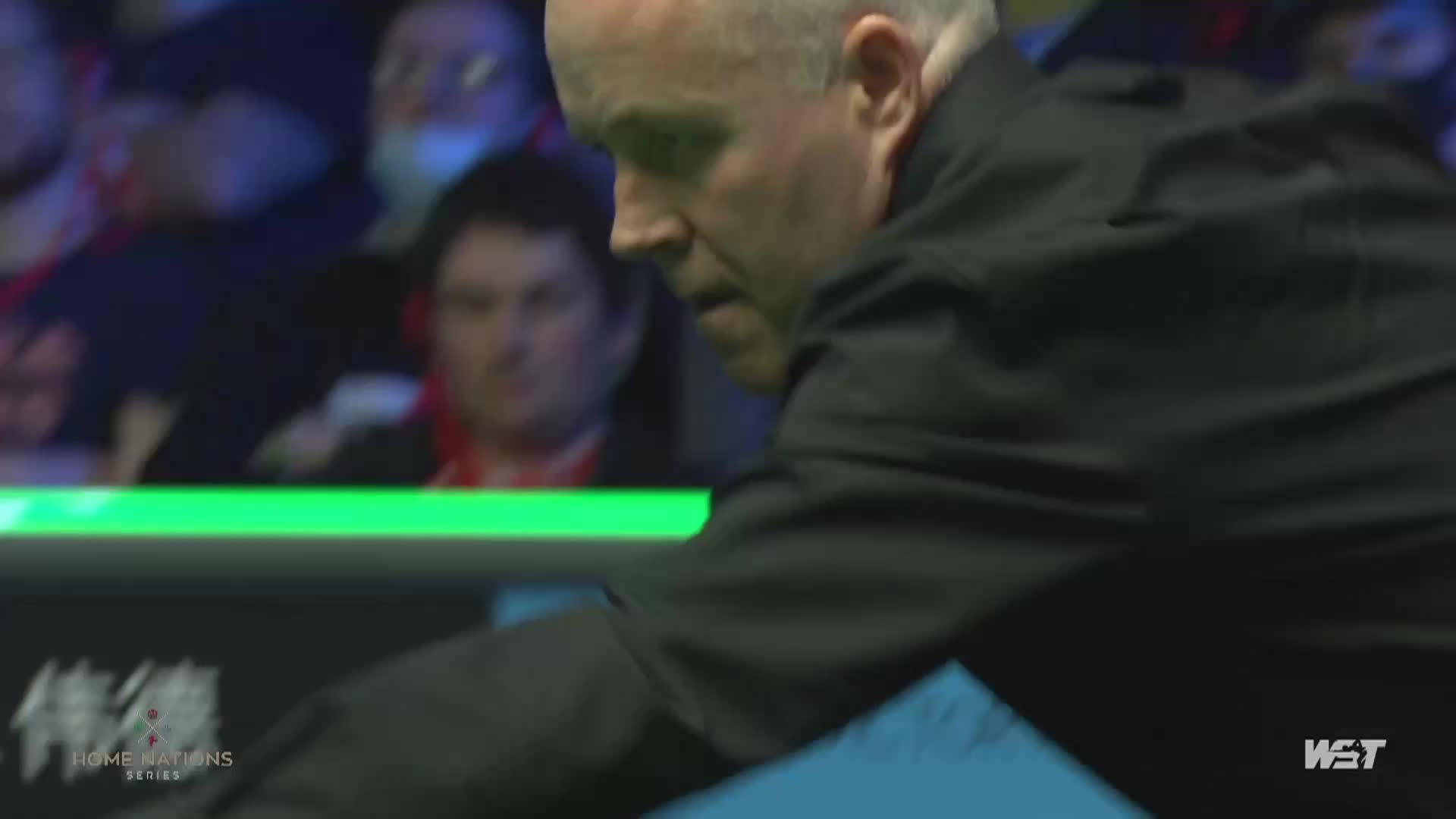 希金斯抓住机会，中袋精准打进