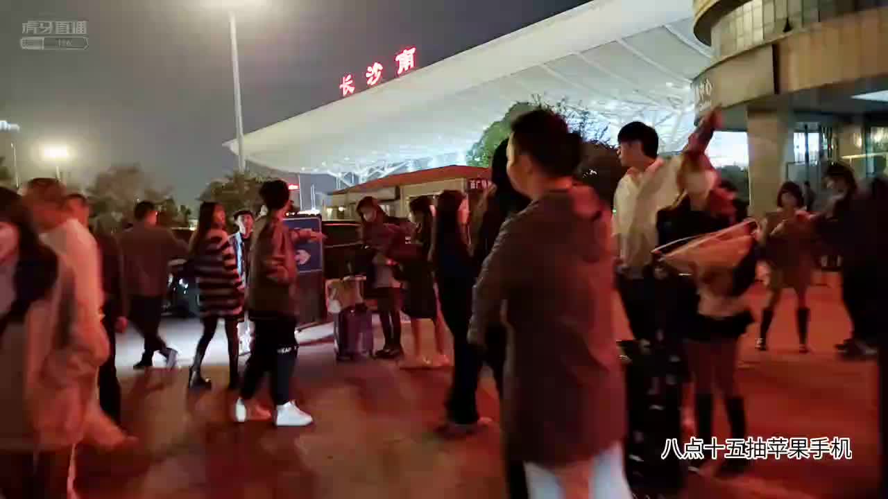 牌面拉满，集梦会长、秋秋等豪华车队接机祖师爷童锦程！#星秀爆料站#