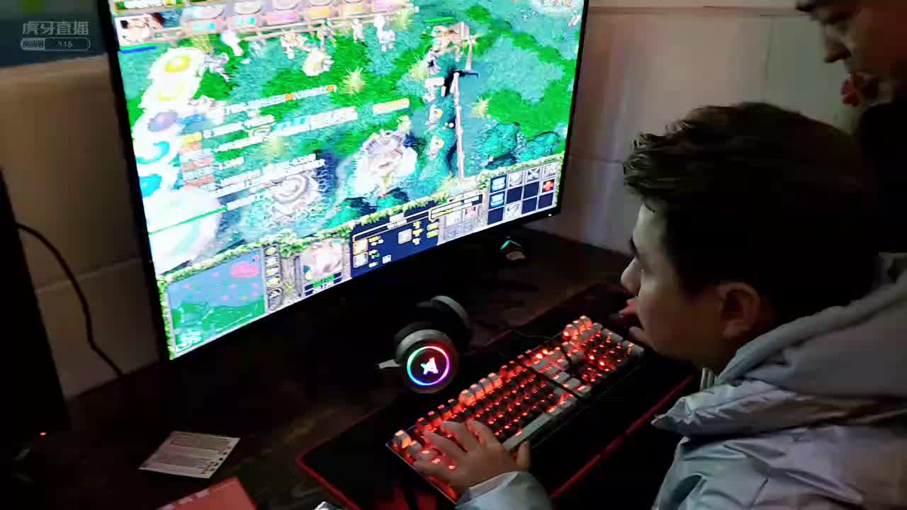 秋秋网吧撩妹，欲秀游戏实力并加妹子vx#星秀爆料站#