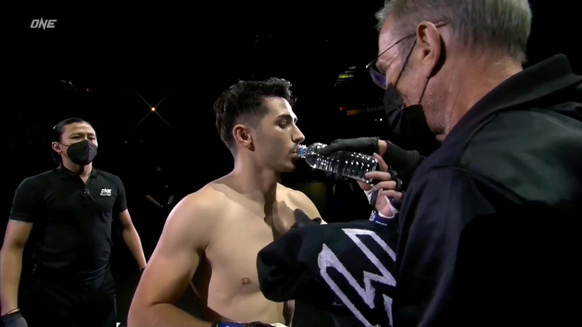 雏量级泰拳赛	 韩子豪V利奥品托