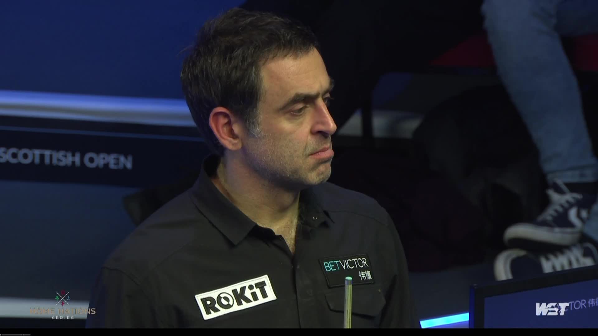 琼斯：我这瞄得这么准怎么会打到黑球呢？