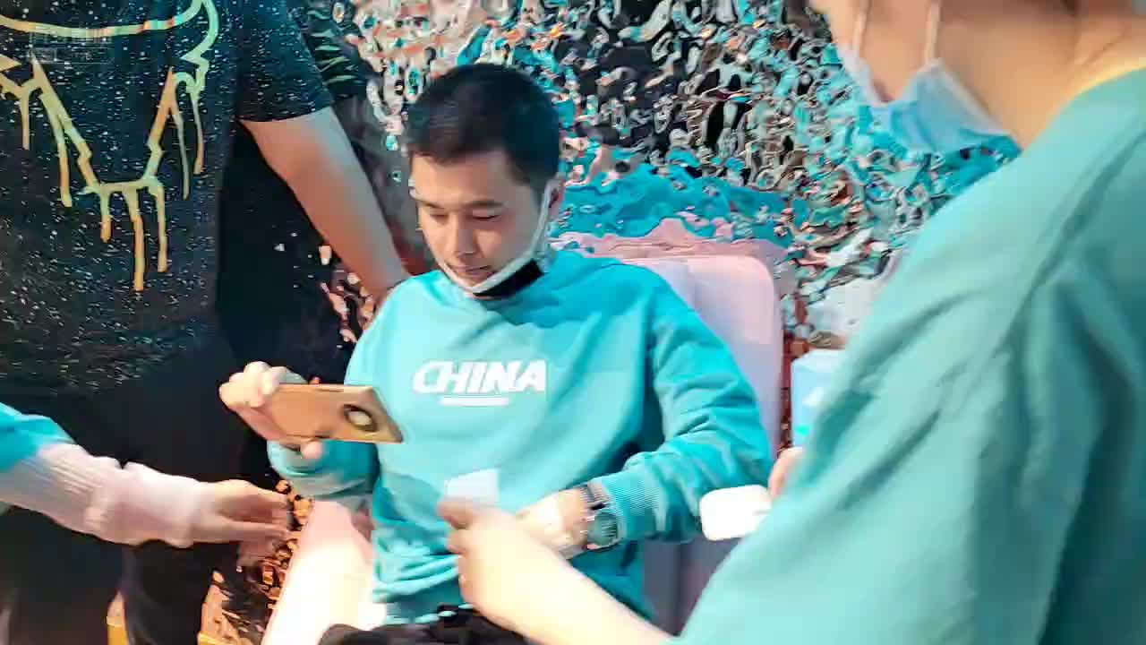 会长再上分娩体验，表情瞬间凝固 #星秀爆料站#