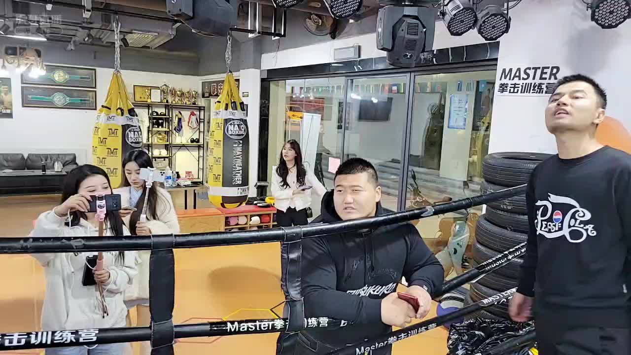 大智超重量级，对手难觅需二打一？ #星秀爆料站#