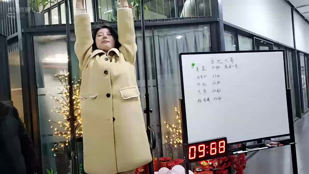 集梦美晴单杠挑战，没有很重辩论赛？ #星秀爆料站#