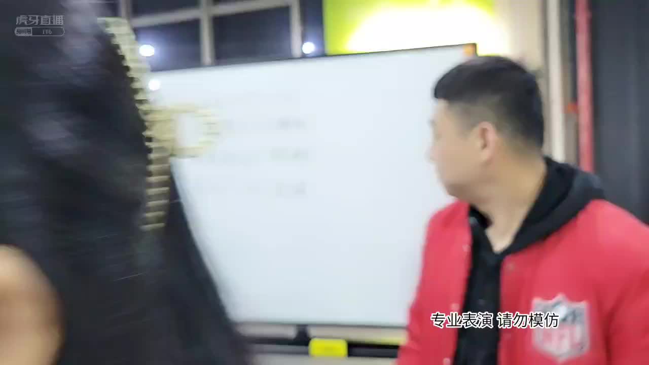 集梦掰手腕大战，小福贵vs小棉袄 #星秀爆料站#