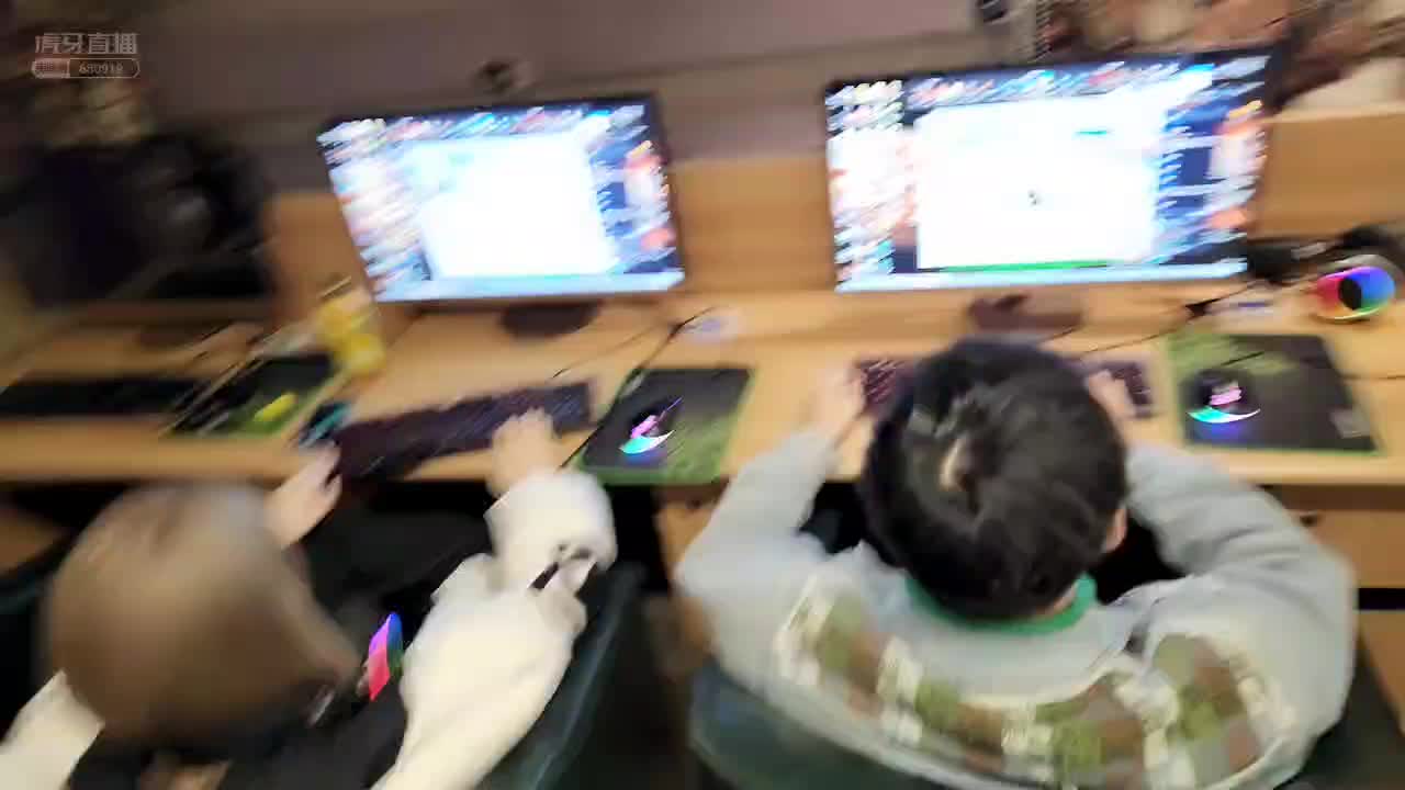 罗玉姬子网吧教育美女,欲关其电脑？#星秀爆料站#