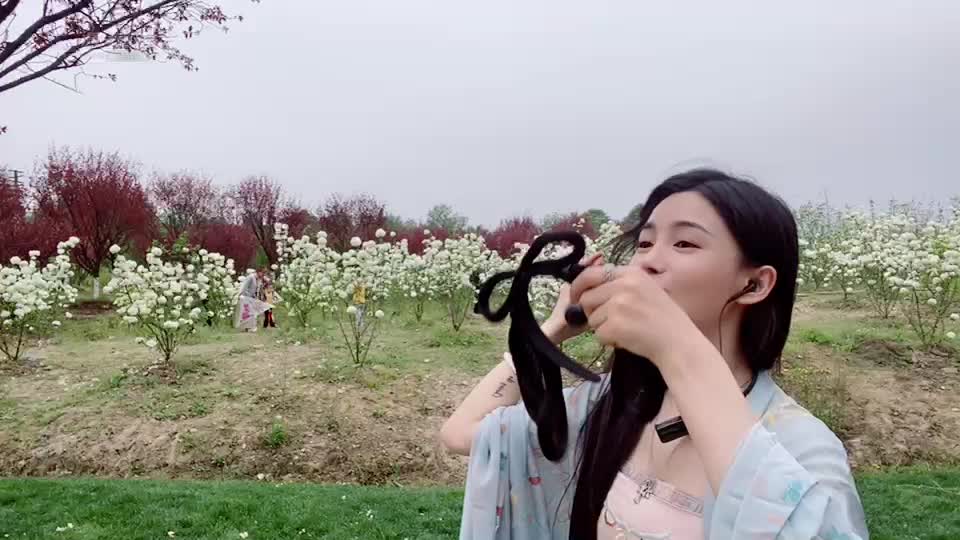 宇文泡携莎啦啦周周古装路演！#星秀爆料站#