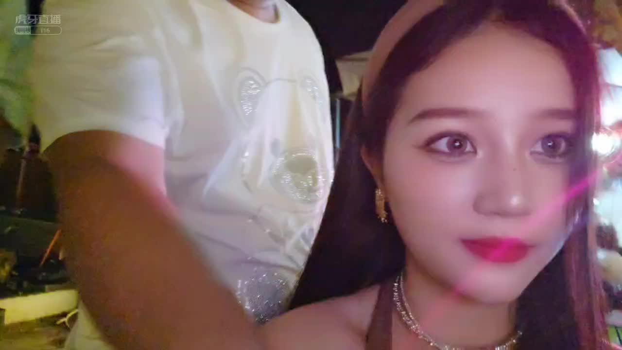 张开朗给会长打压到1300贵宾,美女找手机累倒了！#星秀爆料站#