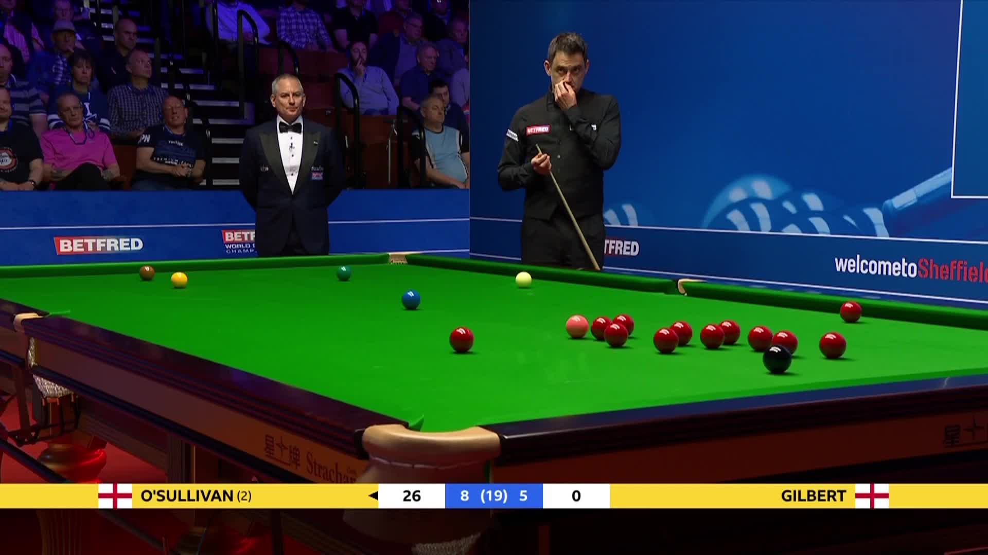 奥沙利文看观众离场，微笑等待