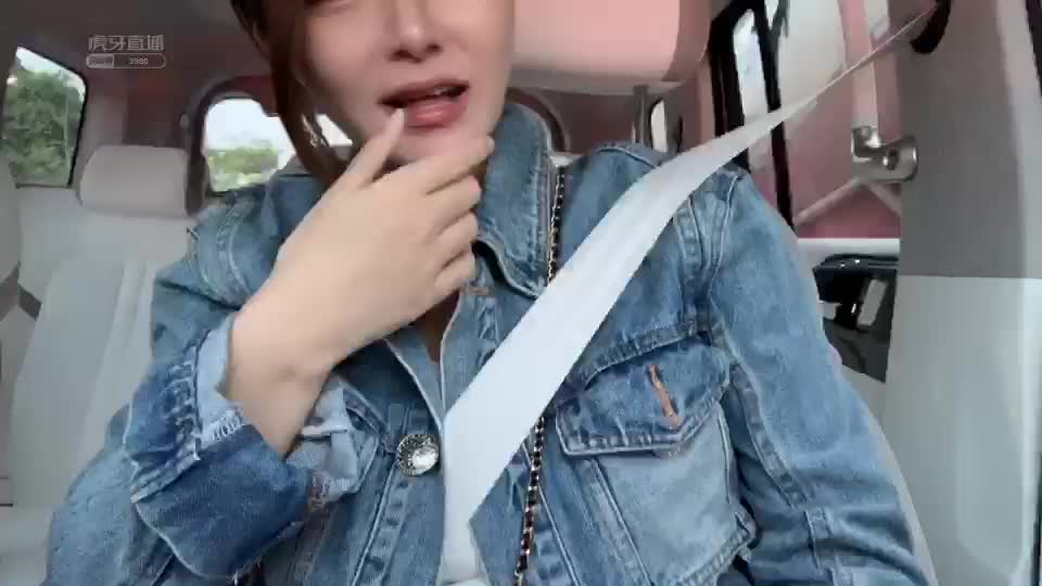 “红毛”与子龙爸爸斗智斗勇  养乐多笑拉了