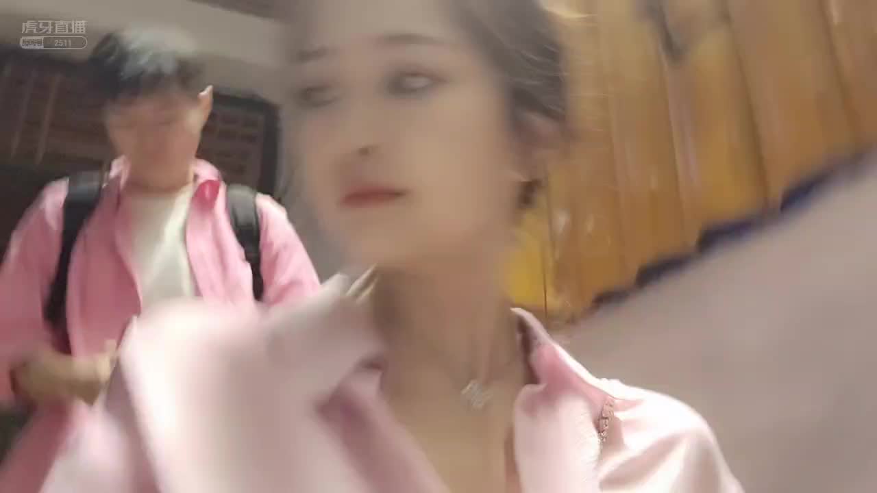 沐莹莹品尝桂花酿被辣哭？