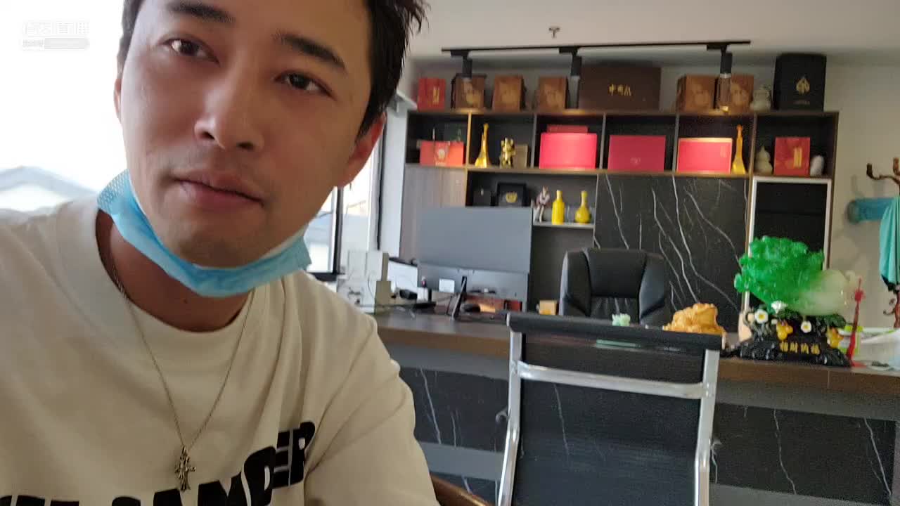 6.11【钱小佳】五个月没到马董公司，鱼都成鱼干了。