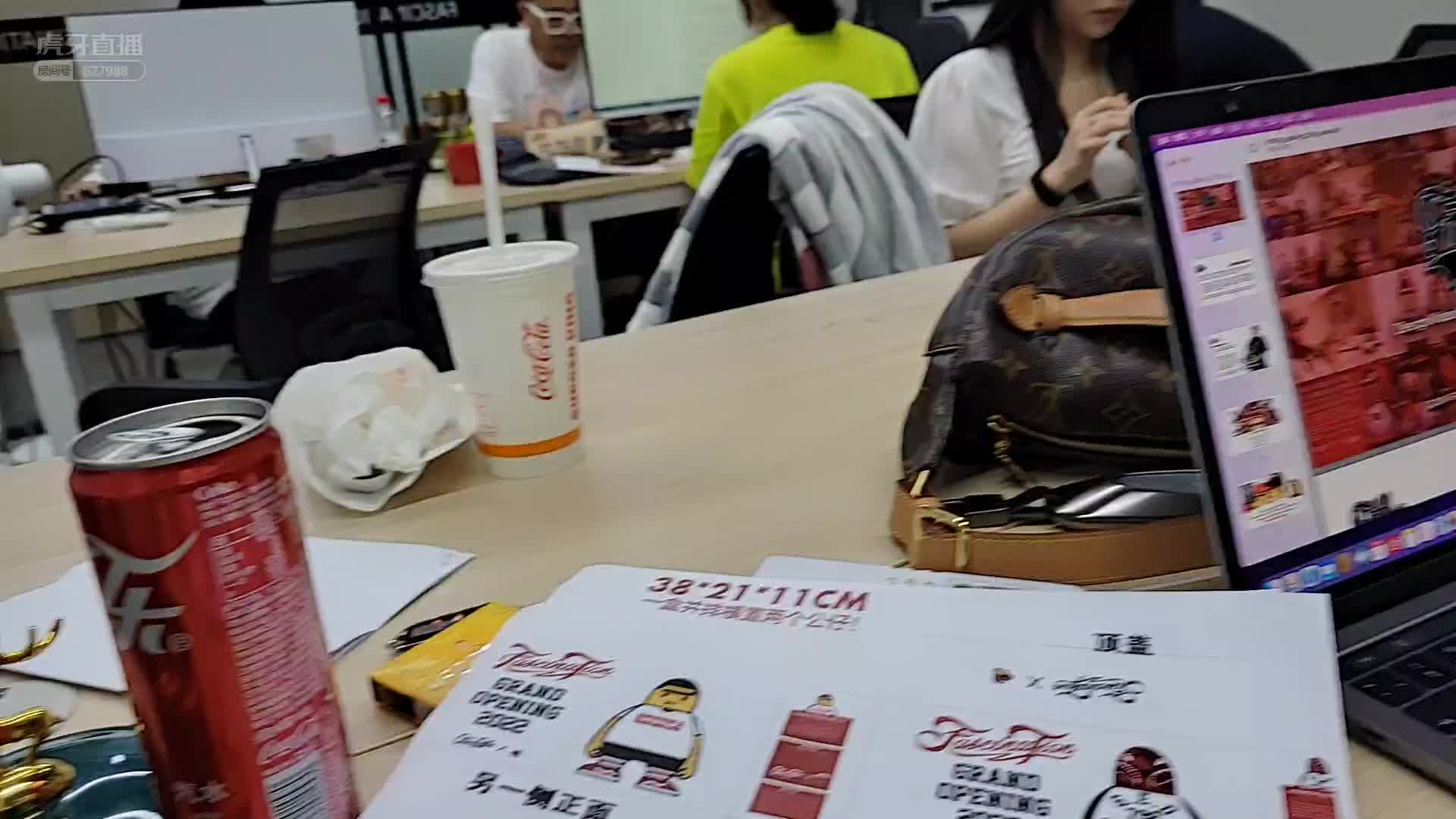 【童锦程】多款联名衣服将要上线！