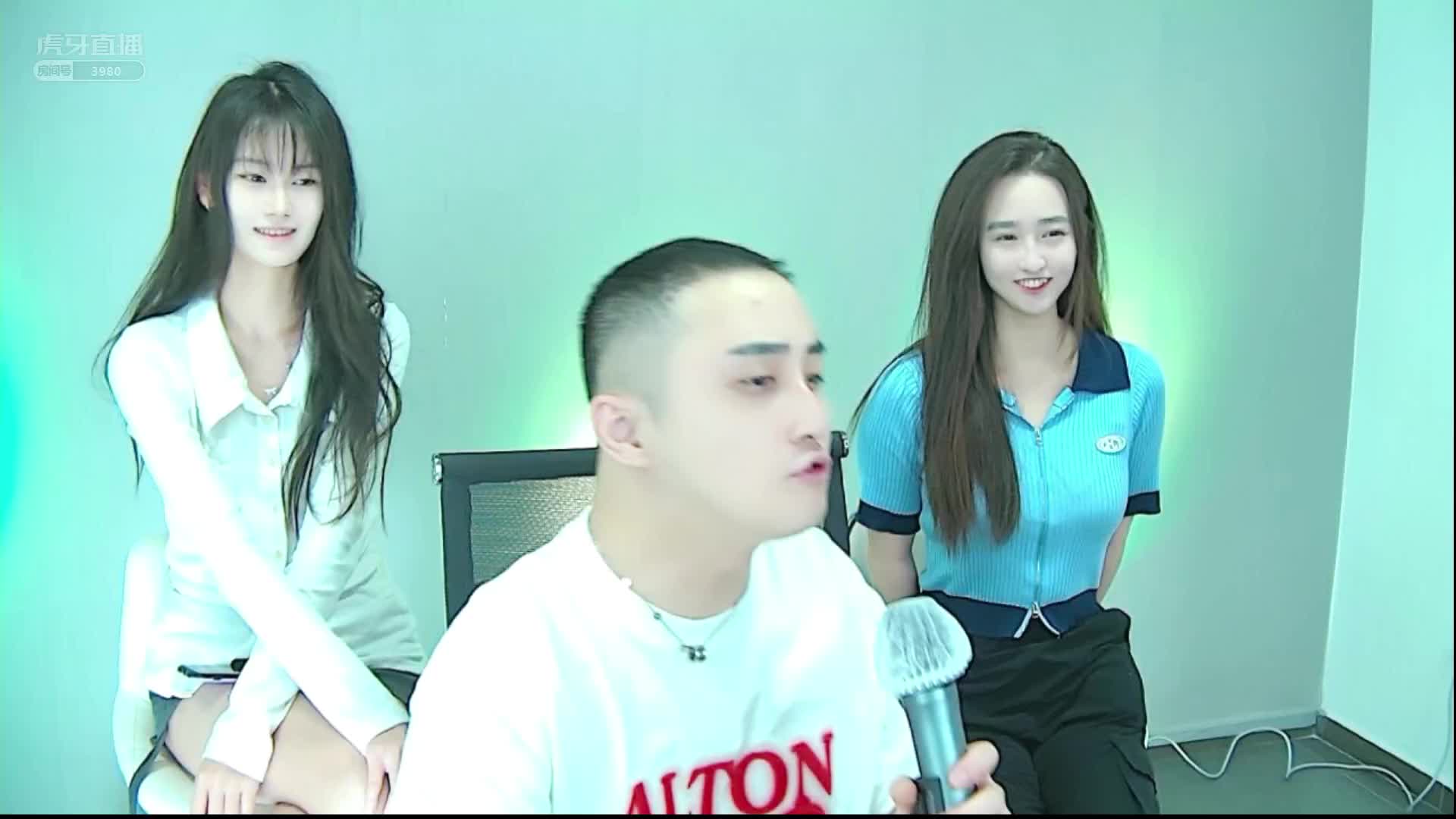 7.4【子龙】找了两个小迷妹一起直播。