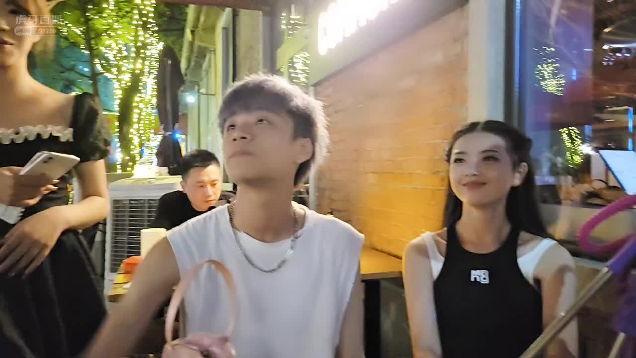 【集梦Ys秋秋秋【168】】罗杰给女孩子变魔术?