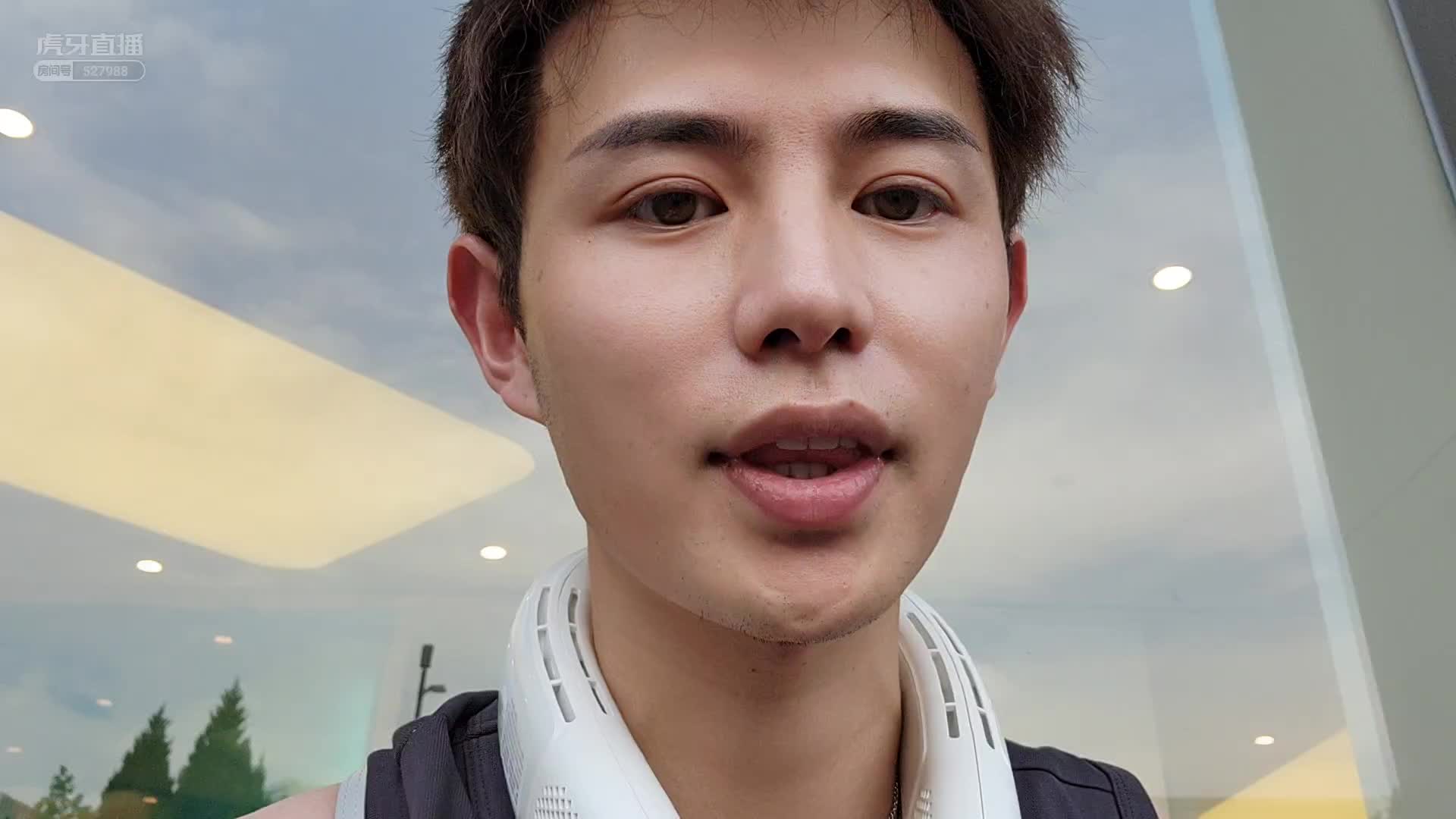 【童锦程】童锦程坐拖车帮忙看车？