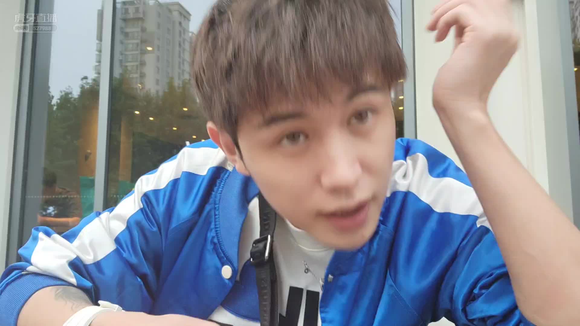 【童锦程】楼下的妞让童看呆了！