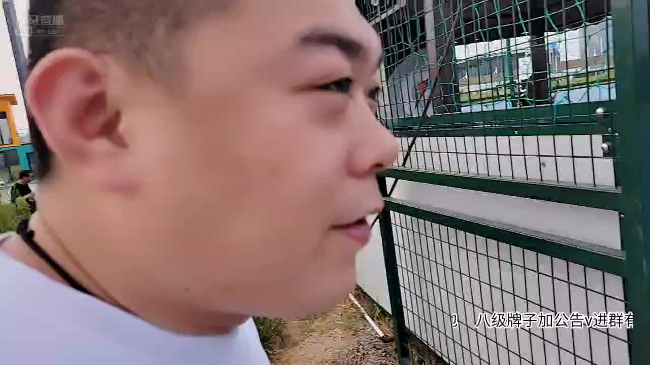 【秋秋】球场被赤脚大汉拿捏？