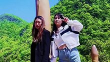 真会选背景啊