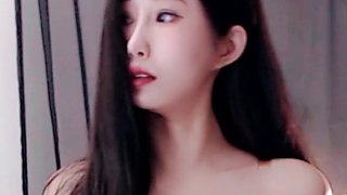 【白千涵、】沒秒的抬下頭