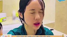霍思燕穿着衣服洗澡