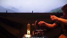 第2集：男人驾车户外露营，在森林深处半山腰搭建帐篷营地，惬意生活