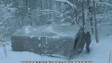 第1集：男人突遇暴雪，只能在雪地搭起帐篷露营